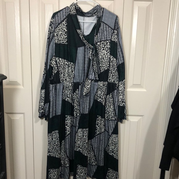 Lovely wash n go dress plus 4X - Picture 3 of 9